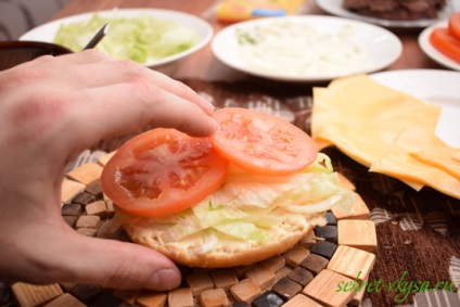 Recept Nagy ízletes, ízletes házi készítésű burger