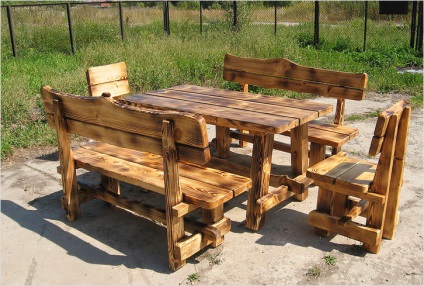 Kerti bútor saját kezűleg fából és hulladék anyagok