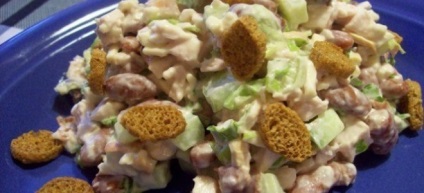 Saláta konzerv makrélacsuka - receptek rizzsel, tojás, uborka és a kukorica
