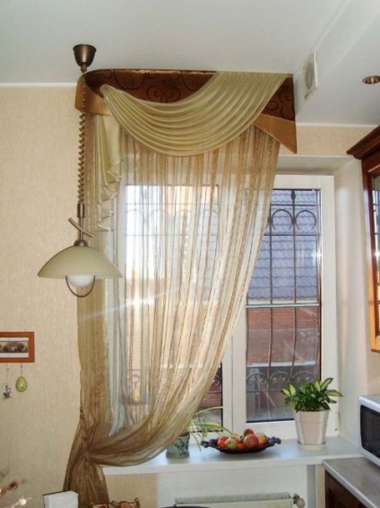 A függöny az kis ablak a konyha (36 fotó), hogyan kell varrni tüll konyha kezét, útmutató, fotók