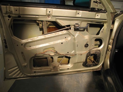 A hangszigetelt ajtók VAZ-2110 (Végső hangtompító) A hangszigetelt ajtók VAZ-2110