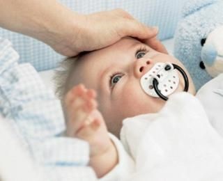 Hideg tünetek csecsemőknél, a fő megnyilvánulása a betegség és a kezelések