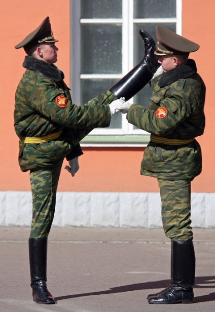Soldier cipő hanyag - politika, a hadsereg