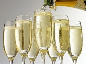 Álomértelmezés iszik pezsgős üvegek a palackot egy álom, amit egy álom (álom értelmezése) Álomértelmezés iszik pezsgős üvegek a palackot egy álom, amit egy álom