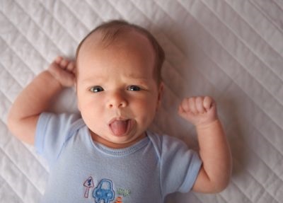 Csecsemőknél a haj kihullik a fején, hogy ez miért történik egyévesnél