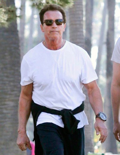 Itt az ideje a Terminator Arnold Shvartsenegger és az órája