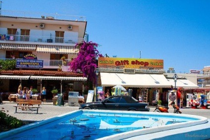 Hanioti üdülőhely leírás Görögországban (csatlakoztatva Thessaloniki rendszeres) Hanioti Görögország Resort leírás