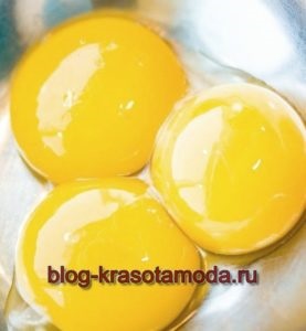 A tojássárgáját a haj - megerősítése fürtök otthon