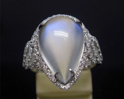Adularia - király tulajdonságait Hold kőzetek (kövek) Adularia - ingatlan király moonstones