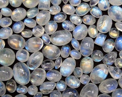 Adularia - király tulajdonságait Hold kőzetek (terápiás tulajdonságokkal adular) Adularia - ingatlan király moonstones
