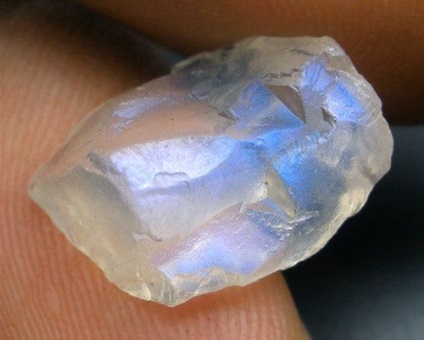 Adularia - király tulajdonságait Hold kőzetek (kövek) Adularia - ingatlan király moonstones