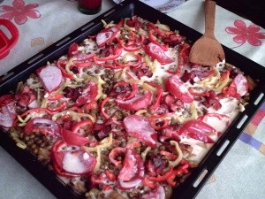 Élelmiszer kolbász receptek fényképpel (só, őrölt fekete) Edények kolbász recept fotókkal