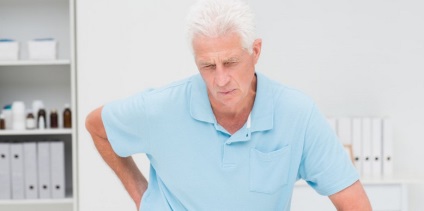 Derékfájás férfiaknál okoz, hogy miért fáj a hát alsó részén, és mit kell tenni