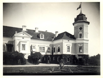 Az ember a fellegvárban, mint éltem ebben a kastélyban, kozmopolita magazin (az ember a fellegvárban, mint éltem ebben a kastélyban) Az ember a fellegvárban, mint éltem ebben a kastélyban, kozmopolita magazin