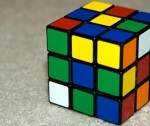 Ez fejleszti a Rubik-kocka