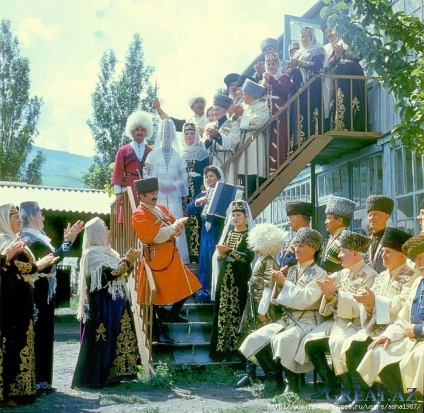 Mi Henna jacht (Azerbajdzsán hagyományok) (kak delayetssa Xina yaxti) Mi Henna jacht (Azerbajdzsán hagyományok)