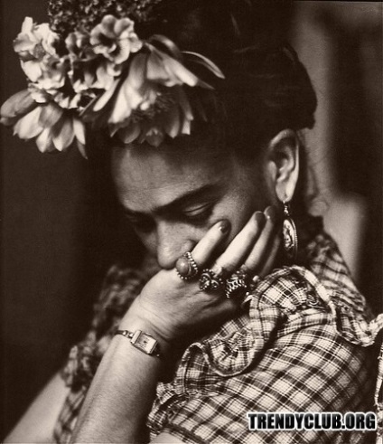 Virágok a feje „vagy a divat által inspirált Frida Kahl és cigány Carmen ...