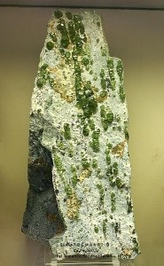 Demantoid - a zöld kő gránát, előnyös tulajdonságait az ásványi (Demantoid) Demantoid - a zöld kő gránát, előnyös tulajdonságait az ásványi