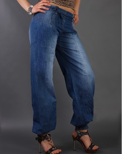 Jeans, növelve a comb és a fenék (farmer) Jeans, növeli a comb és fenék