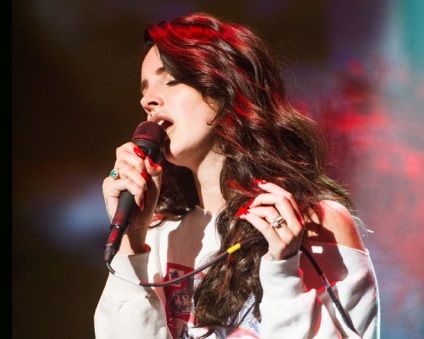 Fényképek Lana Del Rey singer manikűr koncerteken és közben a kiadvány, Tatler, vörös szőnyeg, (töröl) Fényképek Lana Del Rey manikűr énekes koncerteken és közben a kiadvány, Tatler, vörös szőnyeg,