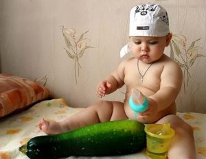 Cukkini gyermek - anyám - egy orvos, (melyek főtt vizet) Cukkini gyermek - anya - Orvos