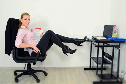 Milyen gyakorlatok a fogyás a lábak és a combok lehet tenni otthon és az irodában, superfrau