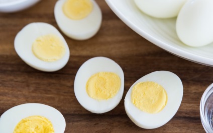 Hogyan és mennyit kell főzni kemény tojás
