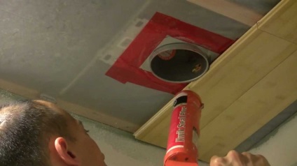 Hogyan erősíthető meg a laminált padló a mennyezet hiba nélkül (mount laminált plafon) Hogyan erősíthető meg a laminált padló a mennyezet hiba nélkül