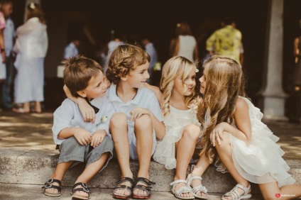 Hogyan ruha az esküvőre a gyermekek 6 tipp a fiatalabb vendégek