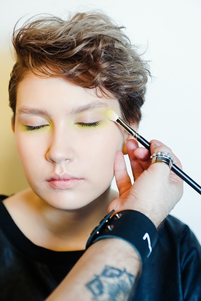 Hogyan készítsünk egy divatos füstös Aes lépésre leckét, szépség bennfentes (esti make-up) Hogyan készítsünk egy divatos füstös Aes lépésre leckét, szépség bennfentes