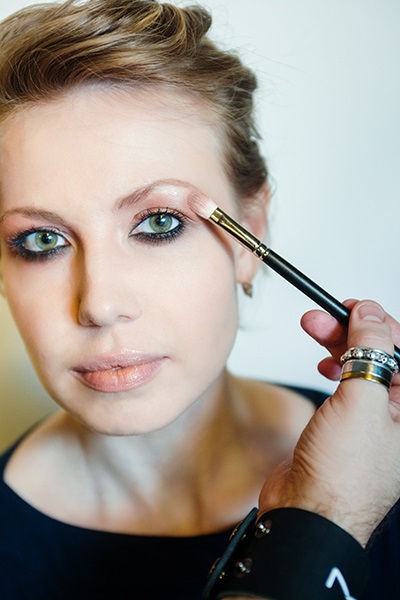 Hogyan készítsünk egy divatos füstös Aes lépésre leckét, szépség bennfentes (lépésről lépésre make-up) Hogyan készítsünk egy divatos füstös Aes lépésre leckét, szépség bennfentes