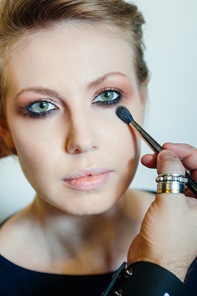 Hogyan készítsünk egy divatos füstös Aes lépésre leckét, szépség bennfentes (nap make-up) Hogyan készítsünk egy divatos füstös Aes lépésre leckét, szépség bennfentes