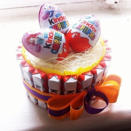 Hogyan készítsünk egy ajándék egy torta Kinder (Kinder) Hogyan készítsünk egy ajándék egy torta Kinder