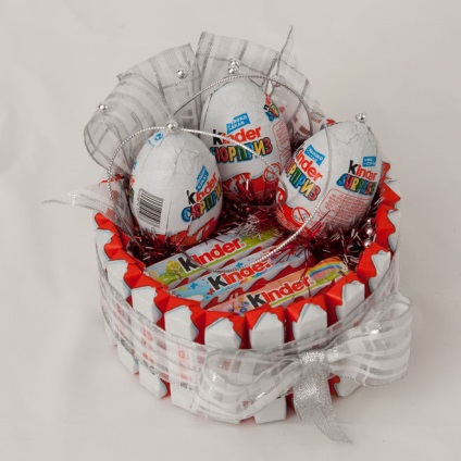 Hogyan készítsünk egy ajándék Kinder torta (záró) Hogyan készítsünk egy ajándék egy torta Kinder