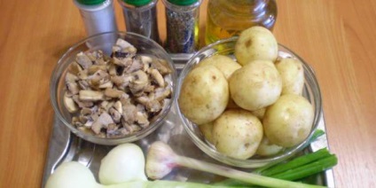 Burgonya gombával a kemencében (csirke, tejföl) receptek