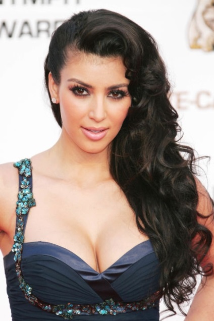 Kim Kardashian a híresség frizurák megváltoztak