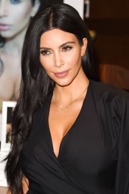 Kim Kardashian a híresség frizurák megváltoztak