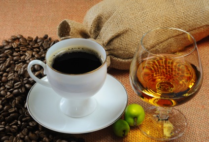 Kávé és pálinka - előírások, előnyei és hátrányai az ital