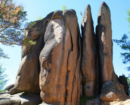 Krasznojarszk pillérei fényképet sziklák és a tartalék térkép és útvonalak