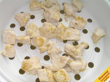 Csirkemell filé párolt multivarka (lépésről lépésre recept fotókkal) (pár) Csirkemell filé párolt multivarka (lépésről lépésre recept fotókkal)