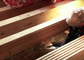 Szerelése durva fa padló a kezüket (aljzat) Szerelése durva fa padló a kezüket