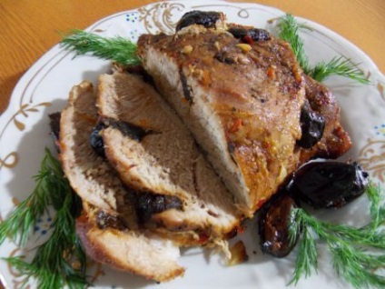 М'ясо, запечене в духовці, на святковий стіл як приготувати рецепти