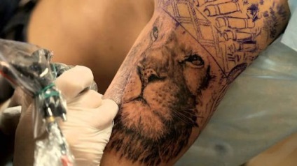 Az alapvető jelentése oroszlán tetoválás