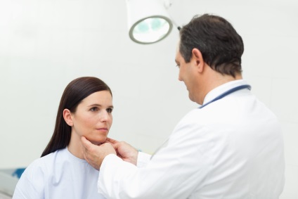 Paresis és bénulás a hangszálak tünetei és kezelése