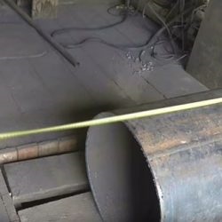 Kályhák fürdők cső kezük rajzok, videók (kemence testet fedő) Kemence a fürdők számára a cső kezével rajzok, videó