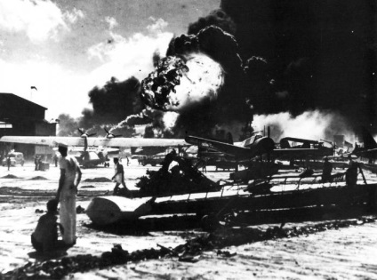 Pearl Harbor provokáció század - American History