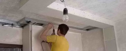 Álmennyezet a hálószobában a kezével (kéz) Álmennyezet a hálószobában kezével