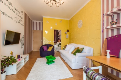 Csíkos tapéta a belső nappali, előszoba, hálószoba vagy óvoda, sikeres kombinációt és a design (nappali) Csíkos tapéta a belső nappali, előszoba, hálószoba vagy óvoda, és sikeres kombinációja tervezés