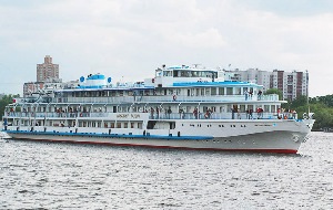 Hajózással Astrakhan, a Volga alsó folyásánál, sétahajózás a Volga Astrakhan Budapest körutazás