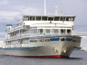 Hajózással Astrakhan, a Volga alsó folyásánál, sétahajózás a Volga Astrakhan Budapest körutazás